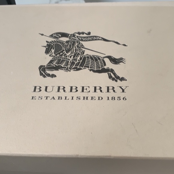 Ballerina flats by Burberry made in Italy. - Picture 2 of 7